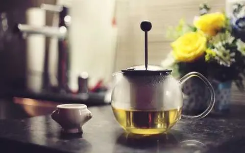 奔驰GLK300有几个横摆传感器？